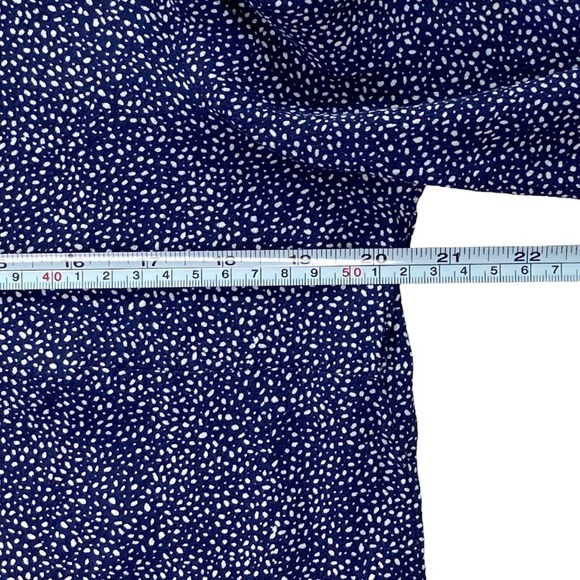 H&M Size 14 Women’s Blouse Top Navy Blue Polkadots print 3/4 sleeve lightweight - Picture 4 of 11